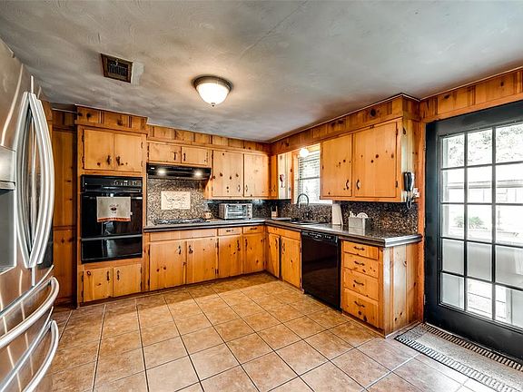 3rd image of 300 N Fordyce St