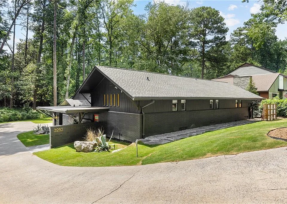 3252 W Roxboro Rd NE