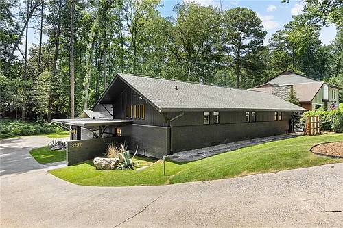3252 W Roxboro Rd NE Photo 1