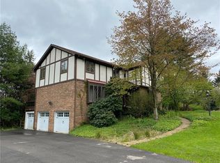 121 Oak Ln, Mars, PA