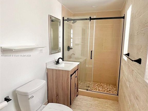 3rd image of 1523 Euclid Ave #3E