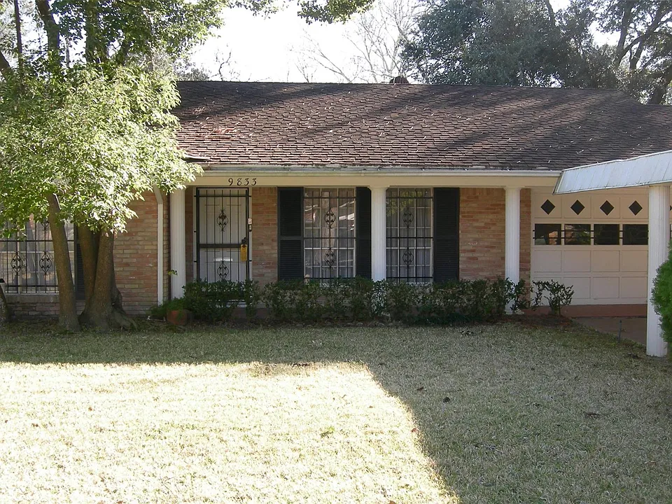 9833 Westview Dr