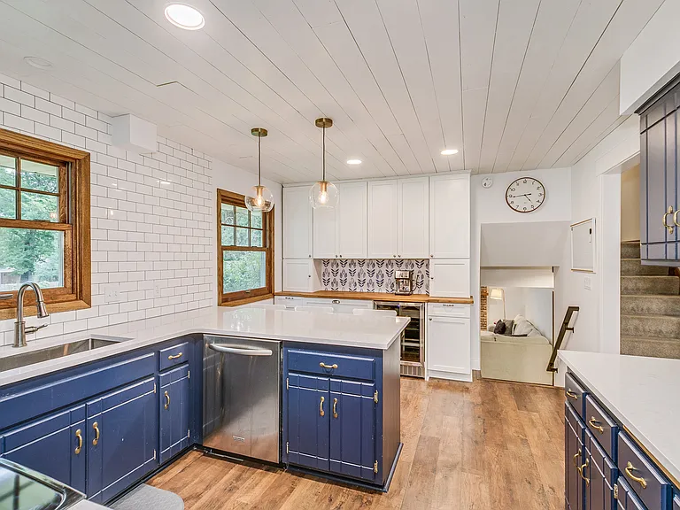 3969 Virginia Ave — Photo 8