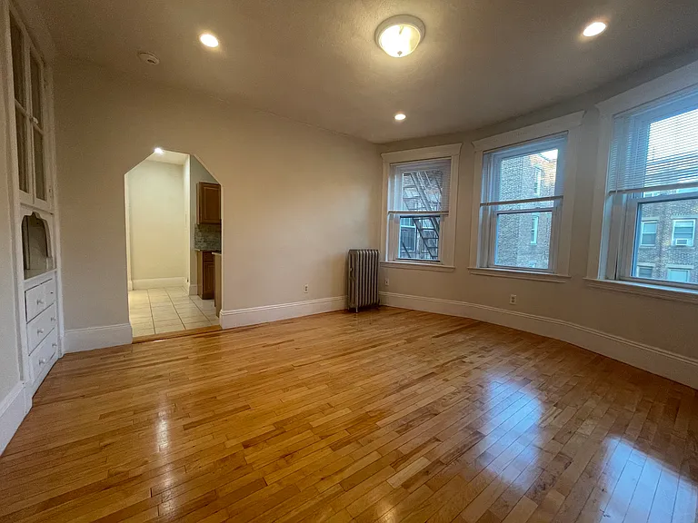 164 Strathmore Rd #12 — Photo 4
