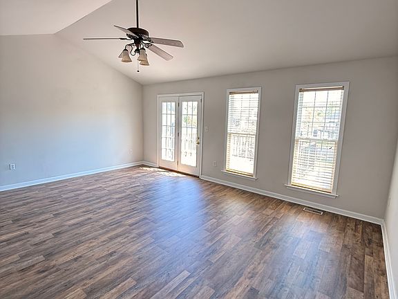 5th image of 151 Charlotte Ct