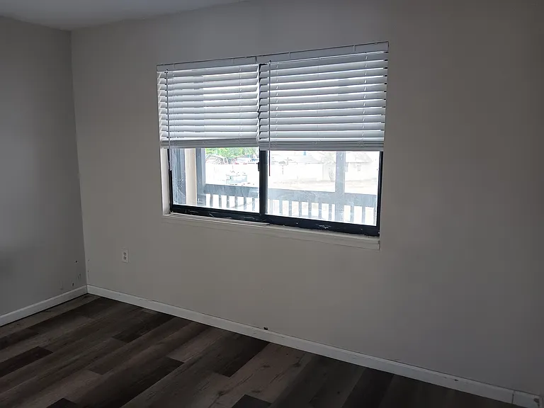 2541 S Myrtle Ave #D — Photo 34