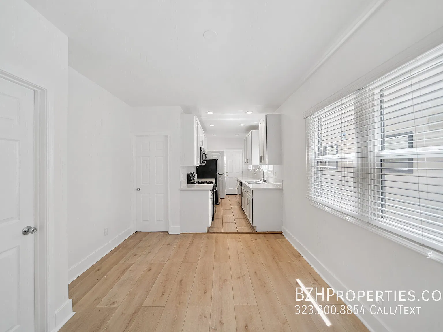 Stylish Fountain Avenue Residence with In-Unit Laundry & Parking — Photo 4