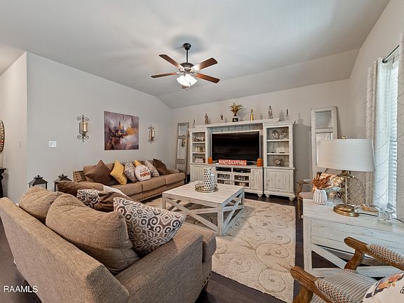 5th image of 411 Elwick Dr