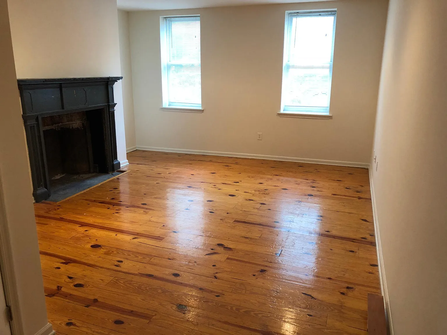 3 bed, 1500 sqft, $2,400 — Photo 2