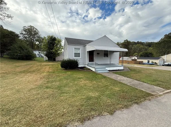 71 Maple Ln, Saint Albans, WV 25177