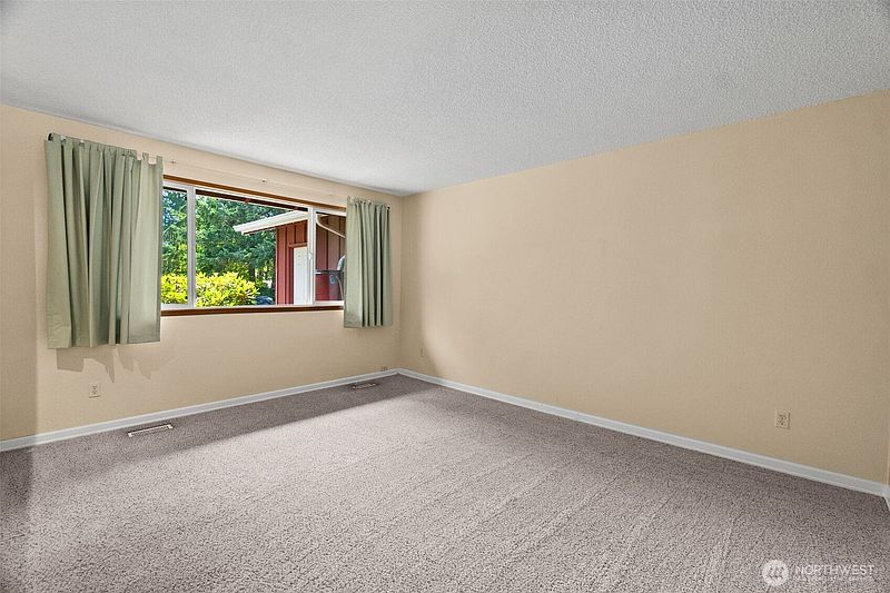 5th image of 8405 113th Street E