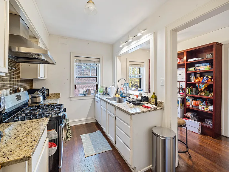 721 Foster St #2E — Photo 16