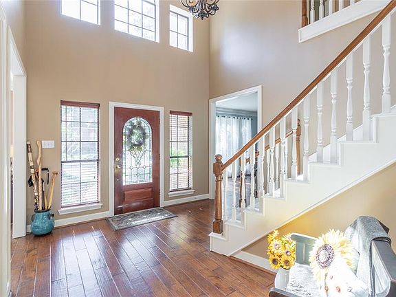 A view of the beautiful entrance.