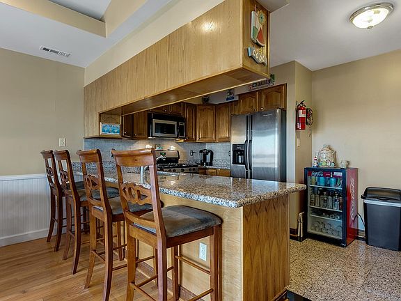 5th image of 126 E Youngs Ave Unit 202