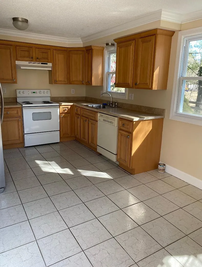 Sharlene Ln, Plainville — Photo 4