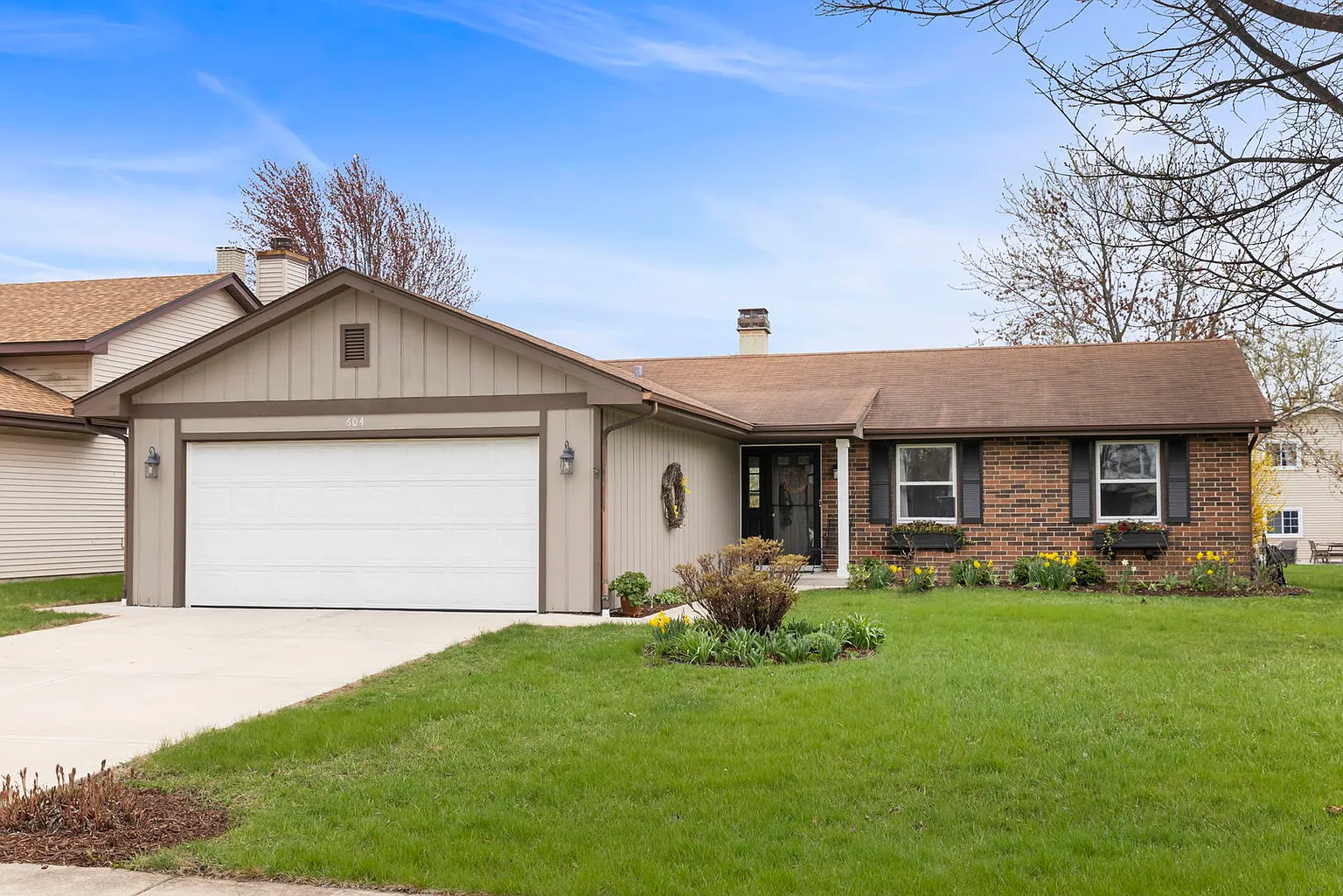 604 Devonshire Ln photo 1