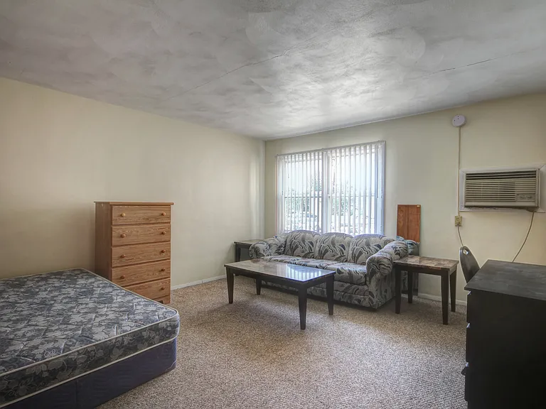 311 E White St #10 — Photo 7