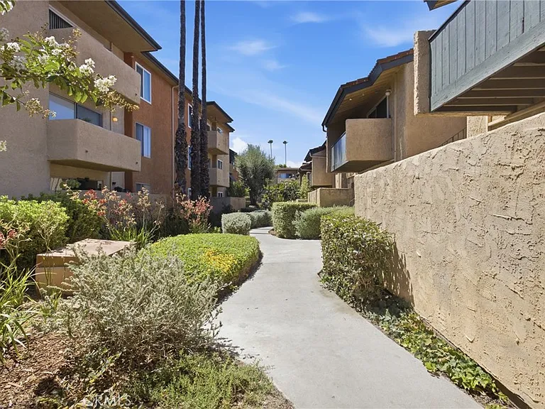 15425 Sherman Way #101 — Photo 18