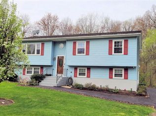 18 Bell Air Ln, Wappingers Falls, NY 12590