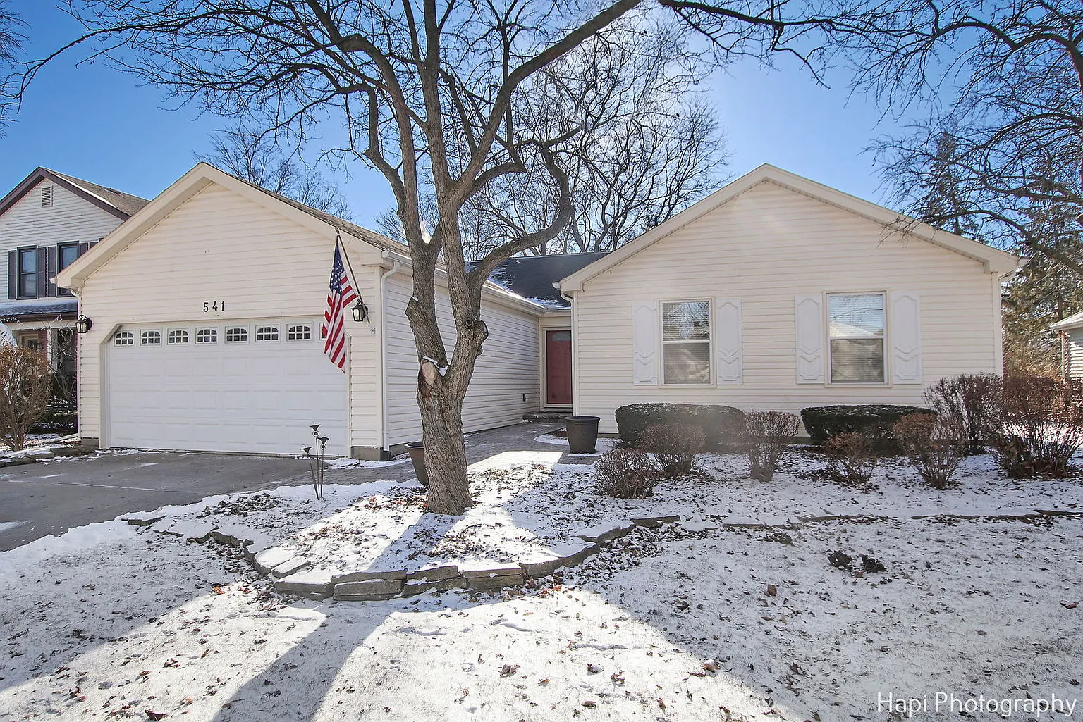 541 Caren Dr photo 1