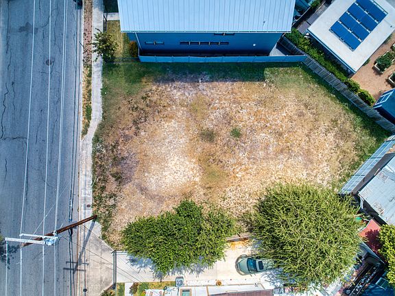 3rd image of 421 Labor St