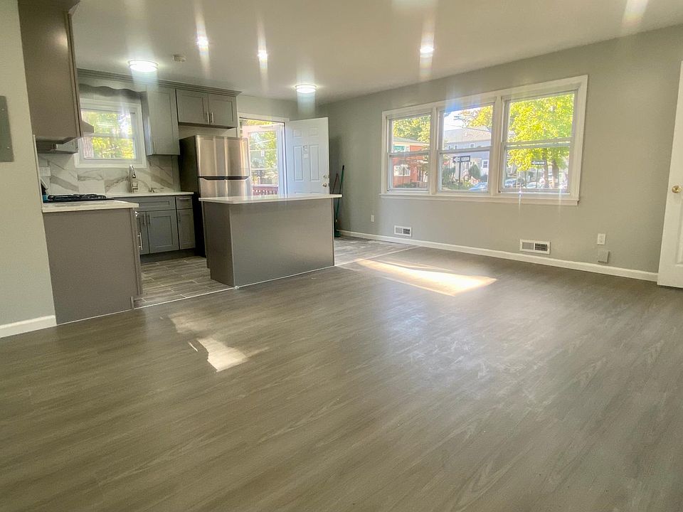 1st image of 256 Hillcrest St #1F
