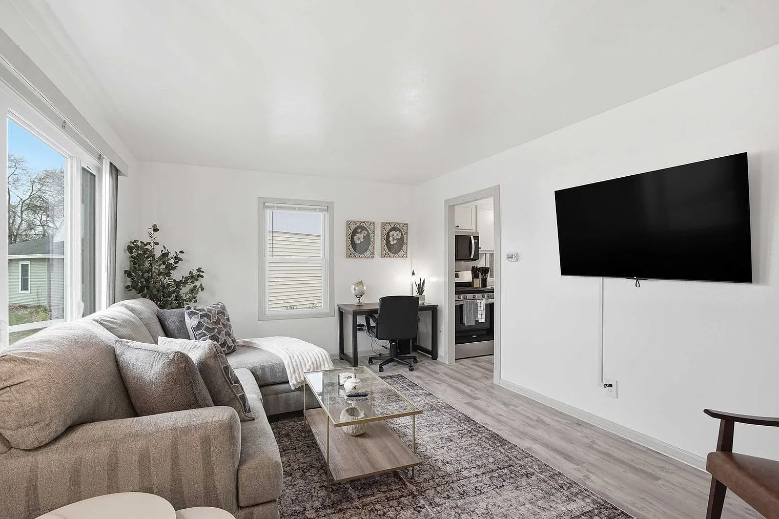 2 bed, 1.0 bath, 764 sqft, $3,159 — Photo 3