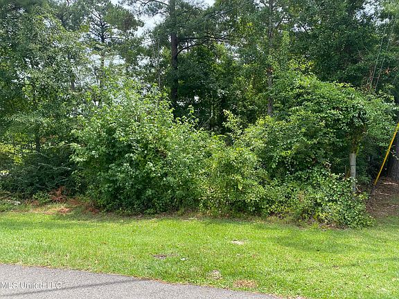2nd image of 272 Lakeside Dr #181