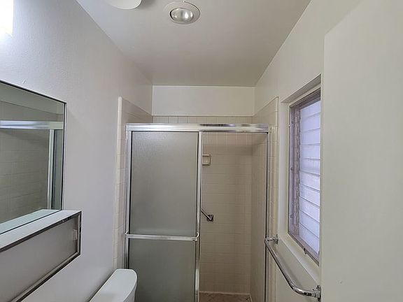 4th image of 830 E 8th St