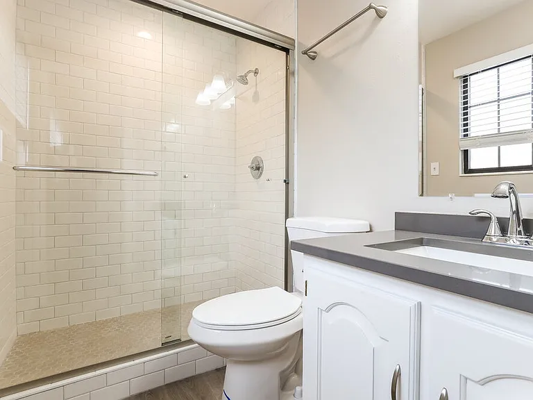 149 N 400 W — Photo 16