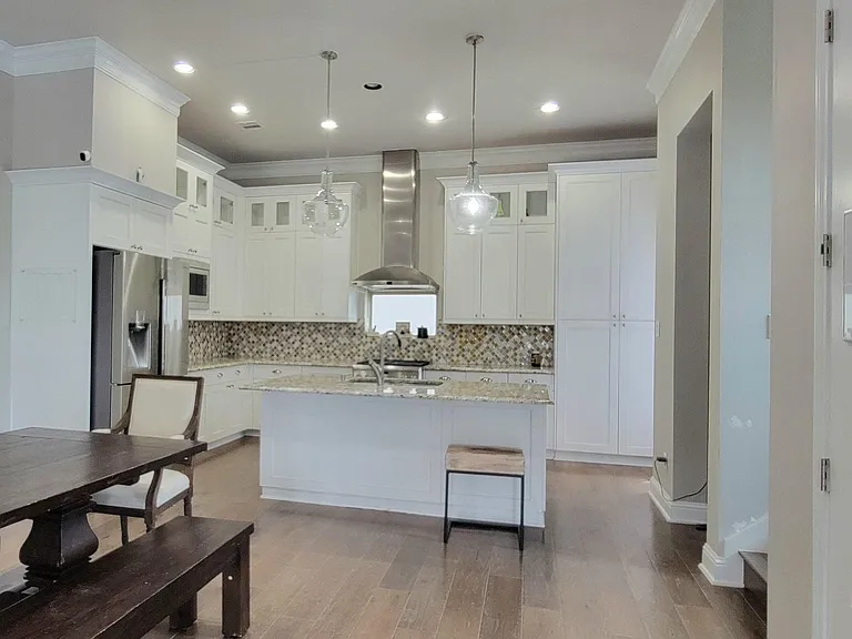 1702 Calumet St — Photo 16
