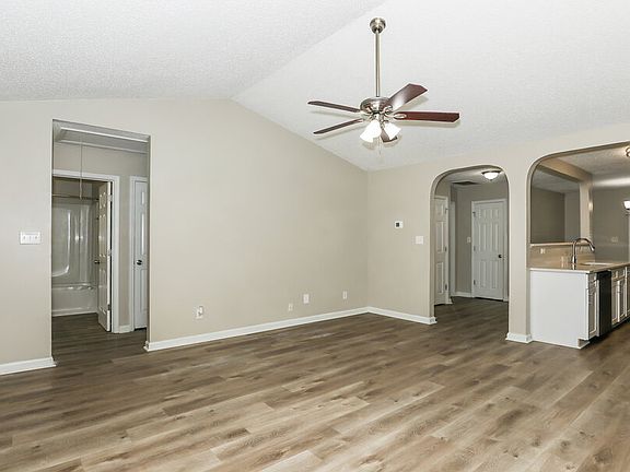 4th image of 1299 N Hampton Dr