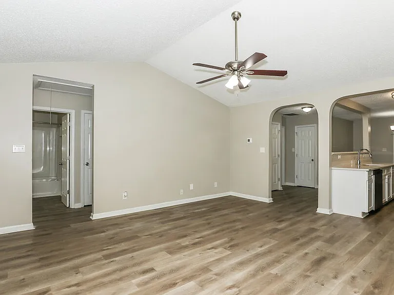 1299 N Hampton Dr — Photo 4