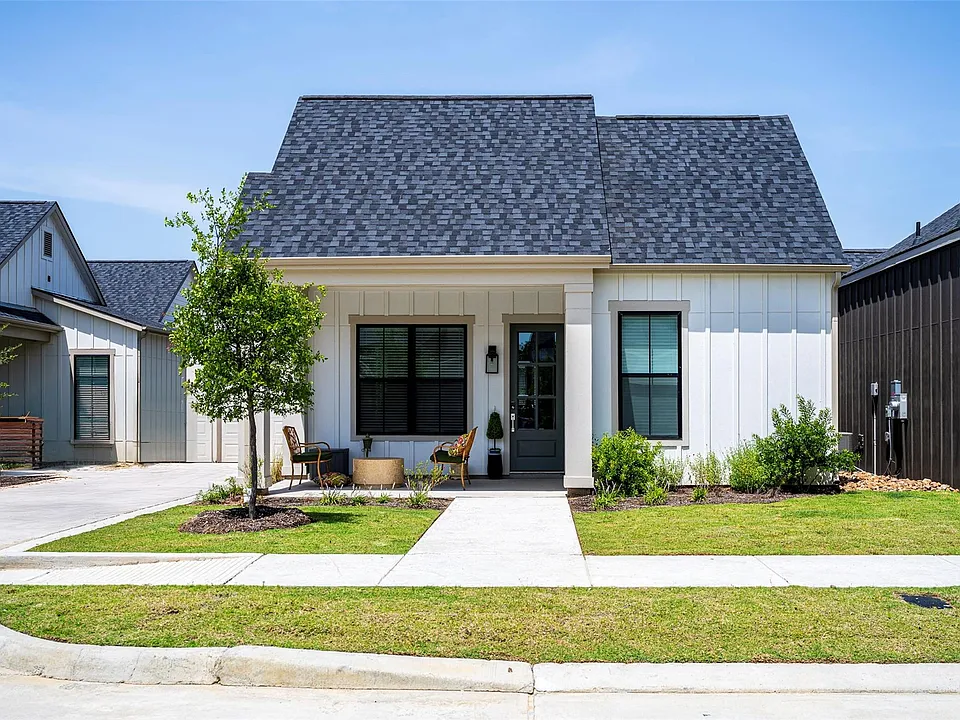 15111 Gardenberry Ln