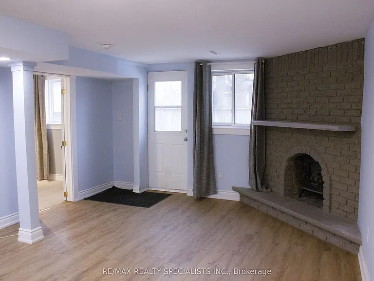 12 Woodgrove Ct #LOWER — Photo 4