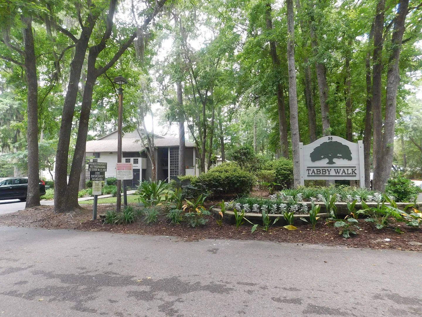 30 Mathews Dr — Photo 3