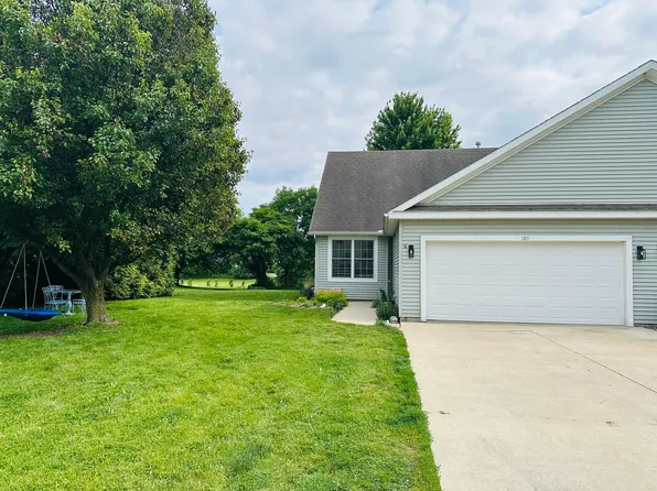 109 Labrador Ln, Downs, IL 61736