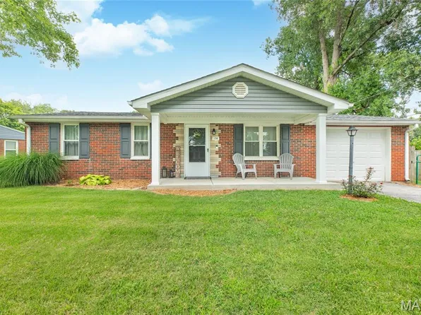 138 Surrey Ln, Bethalto, IL 62010