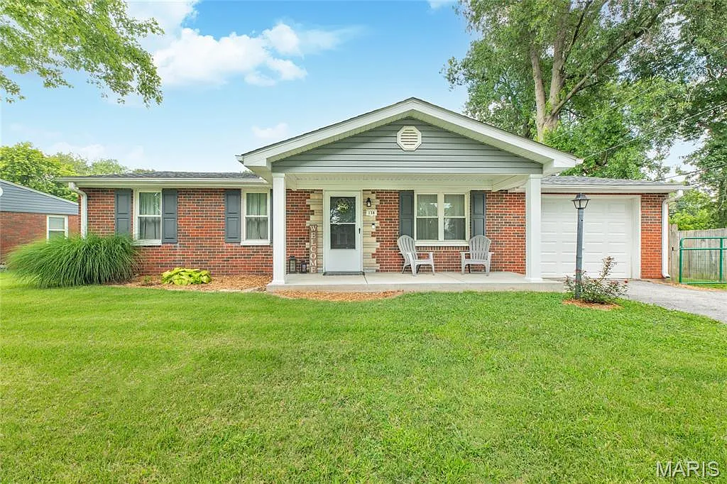 138 Surrey Ln photo 1