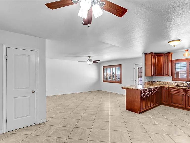 2683 Caulfield Dr — Photo 18