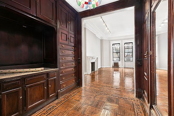 1st image of 15 W 74th St APT 5