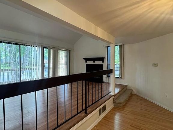 4th image of 82 Sycamore Ct