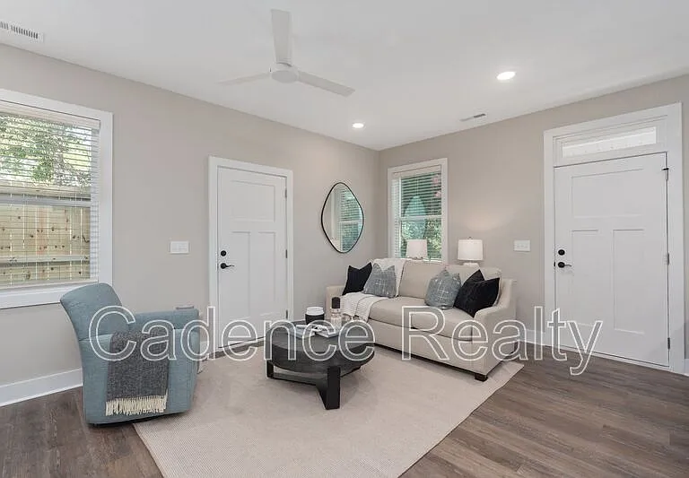 1733 Perimeter Loop — Photo 8