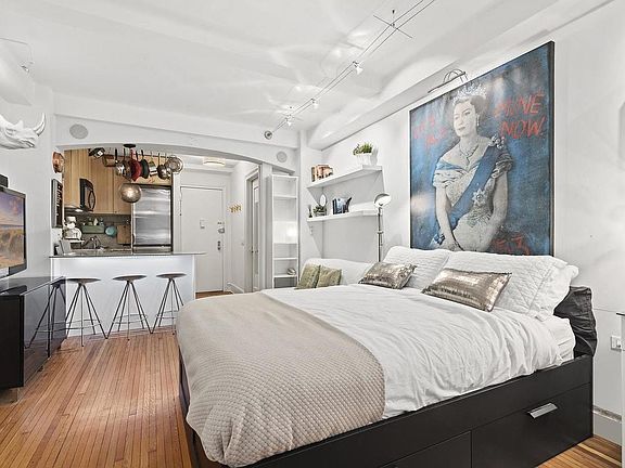 4th image of 230 Central Park W APT 3H