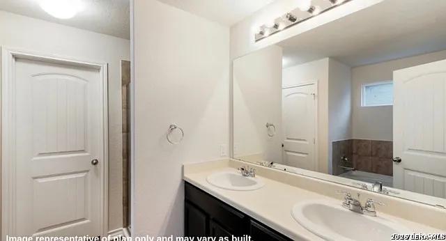 5 bed, 2.0 bath, 2539 sqft, $2,490 — Photo 3