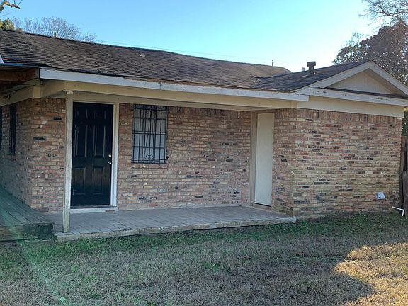Back of the house and the entrance to the laundry room