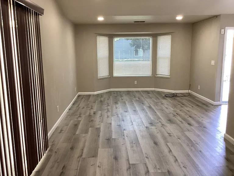 790 Teesdale Rd — Photo 8