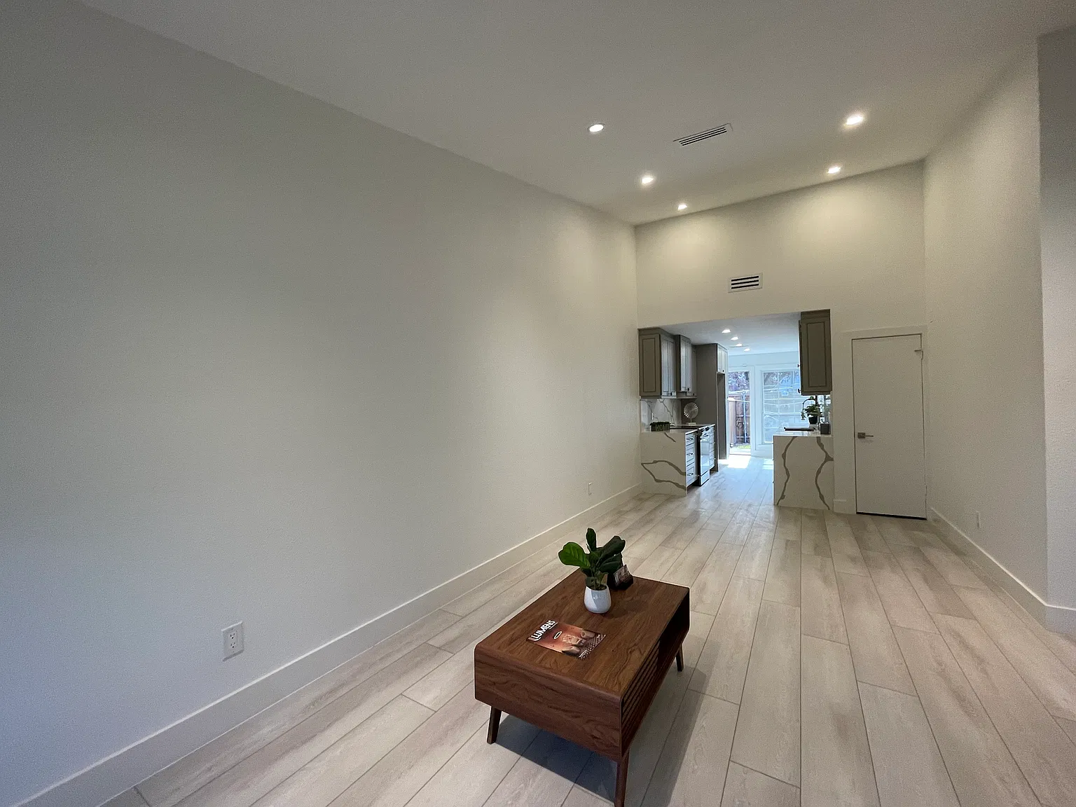 2 bed, 1084 sqft, $2,250 — Photo 4