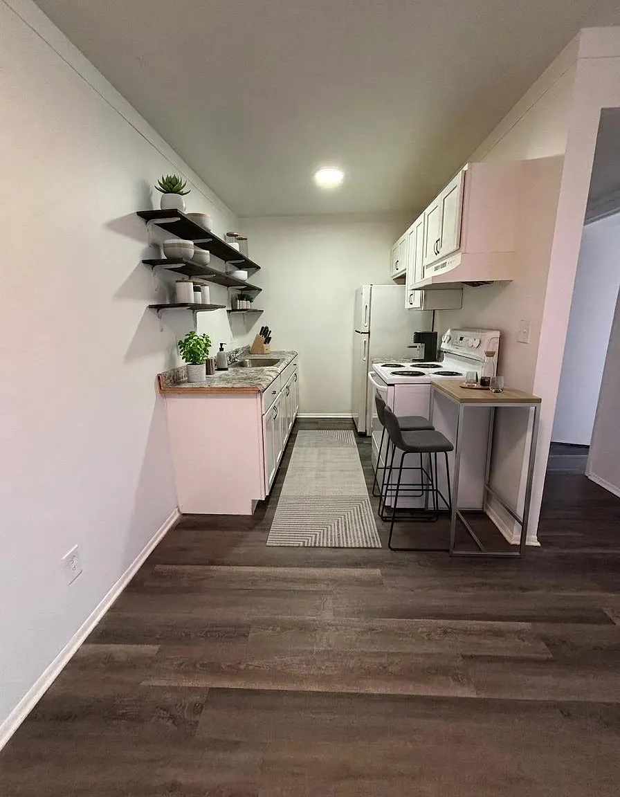 2 bed, 700 sqft, $1,050 — Photo 3