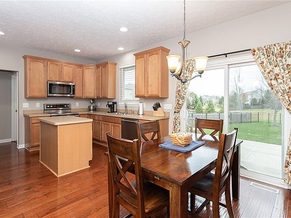 5th image of 533 Stafford Dr